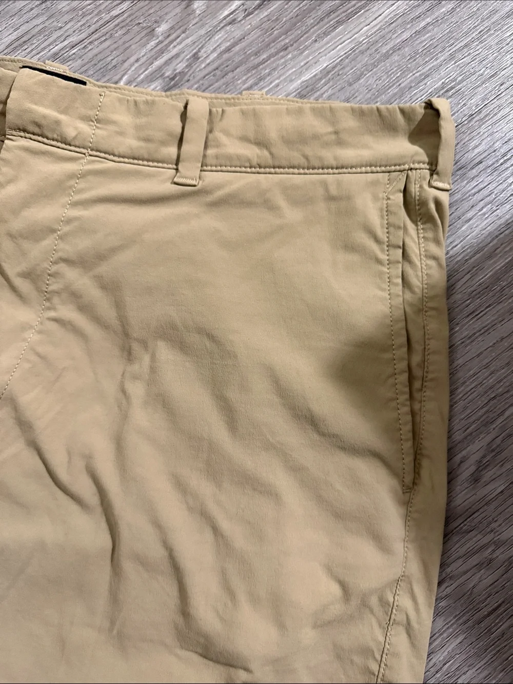 J. Crew Men’s Flat-Front Shorts in Light Khaki Sz 36